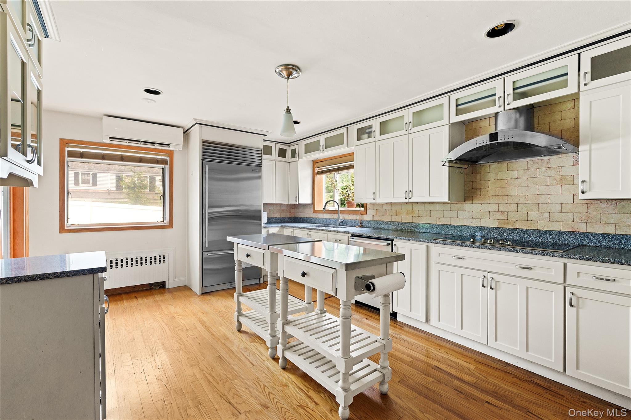 Photo 4 of this property
