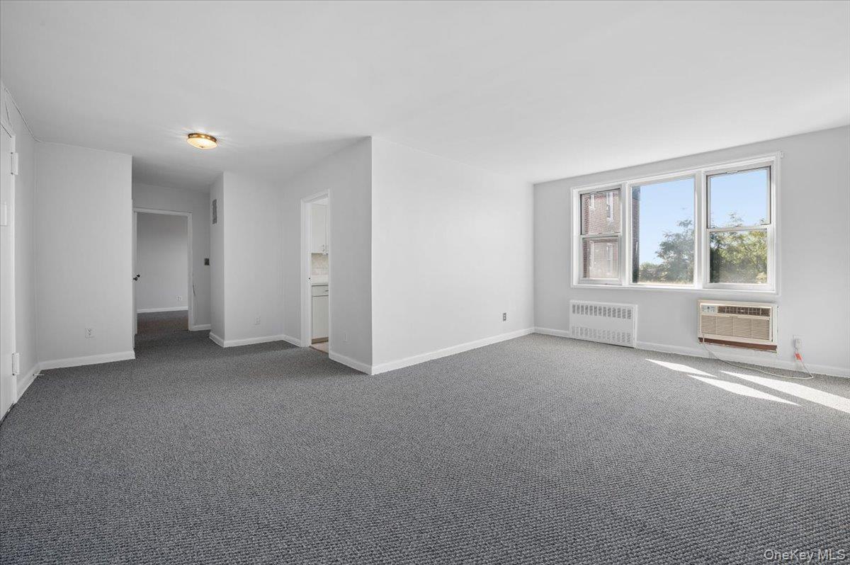 BRIGHT COOP UNIT ** QUIET HIGHER LEVEL WITH SUNNY VIEW ** SUPER CLEAN...