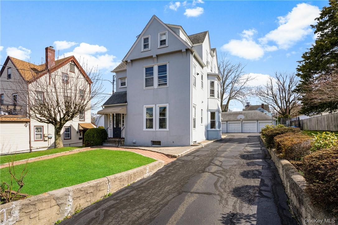 Bright & spacious, updated 3BR/1BA apartment near downtown New Rochell...