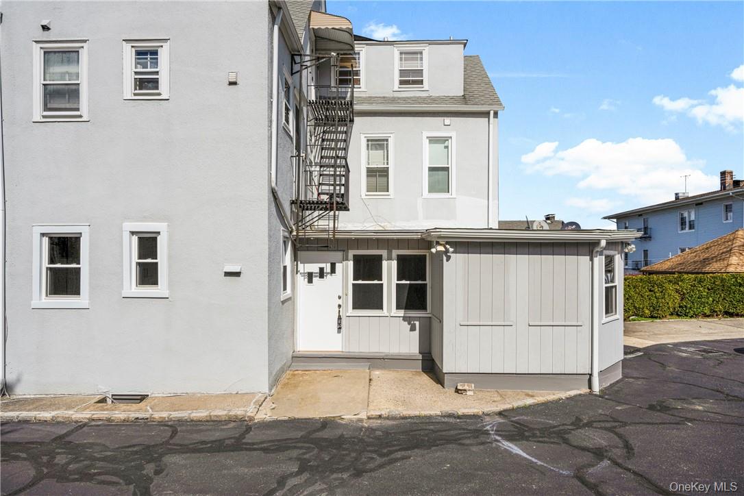 Photo 4 of this property