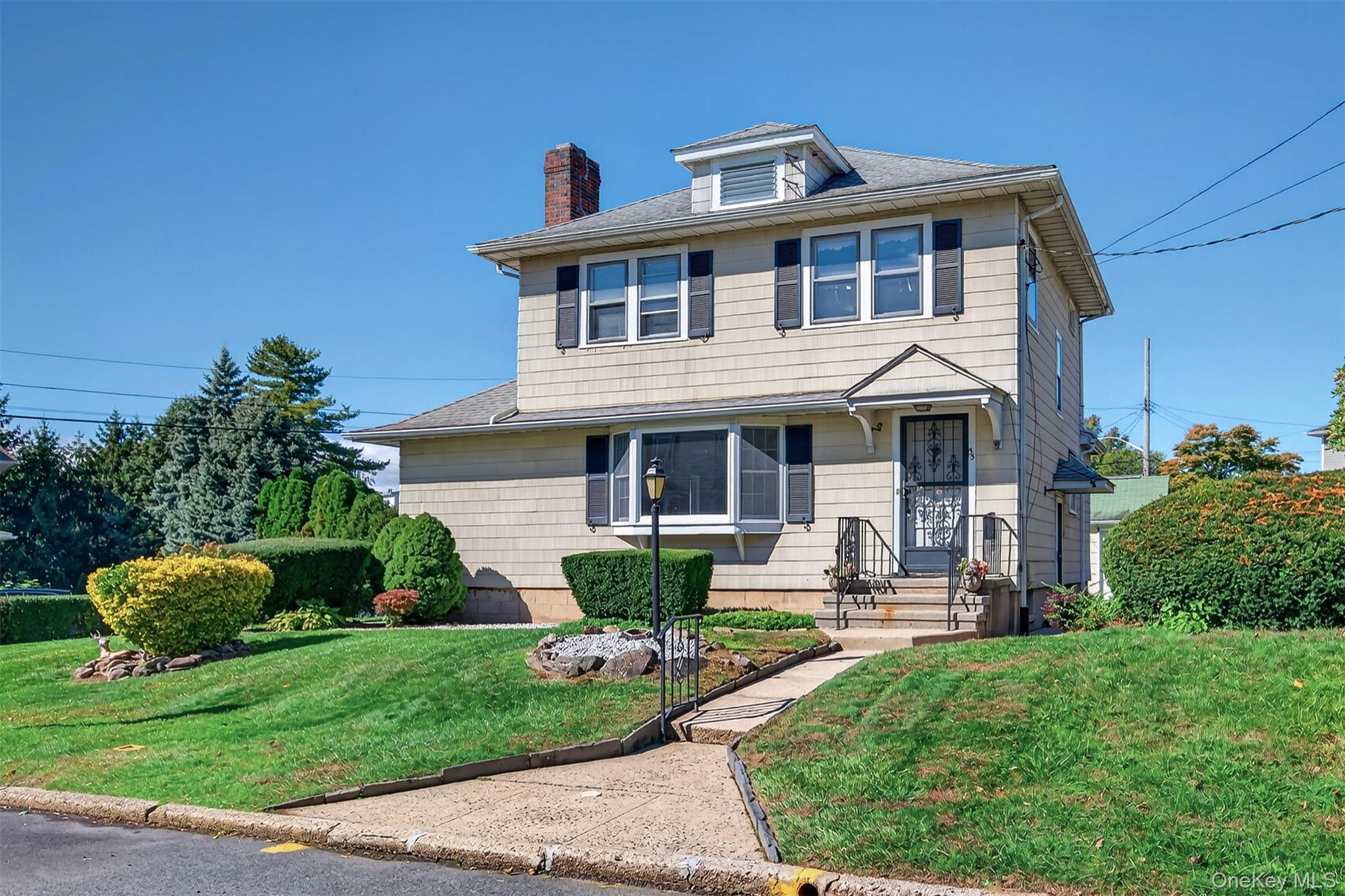 Charming Colonial in New Rochelle’s Sought-After Sycamore Park Neighbo...