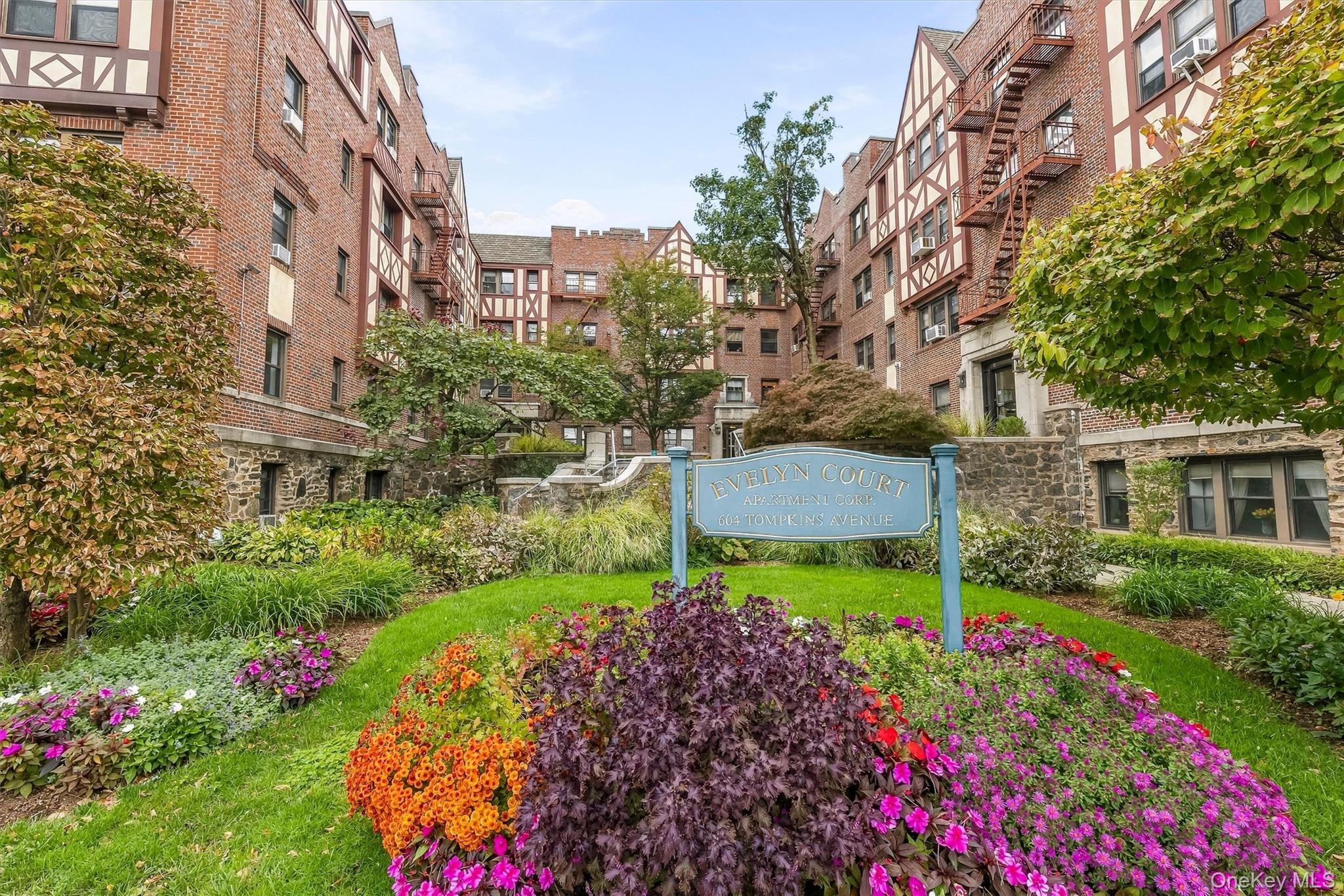 Move-in-ready one-bedroom offering comfort, convenience, and an ideal...