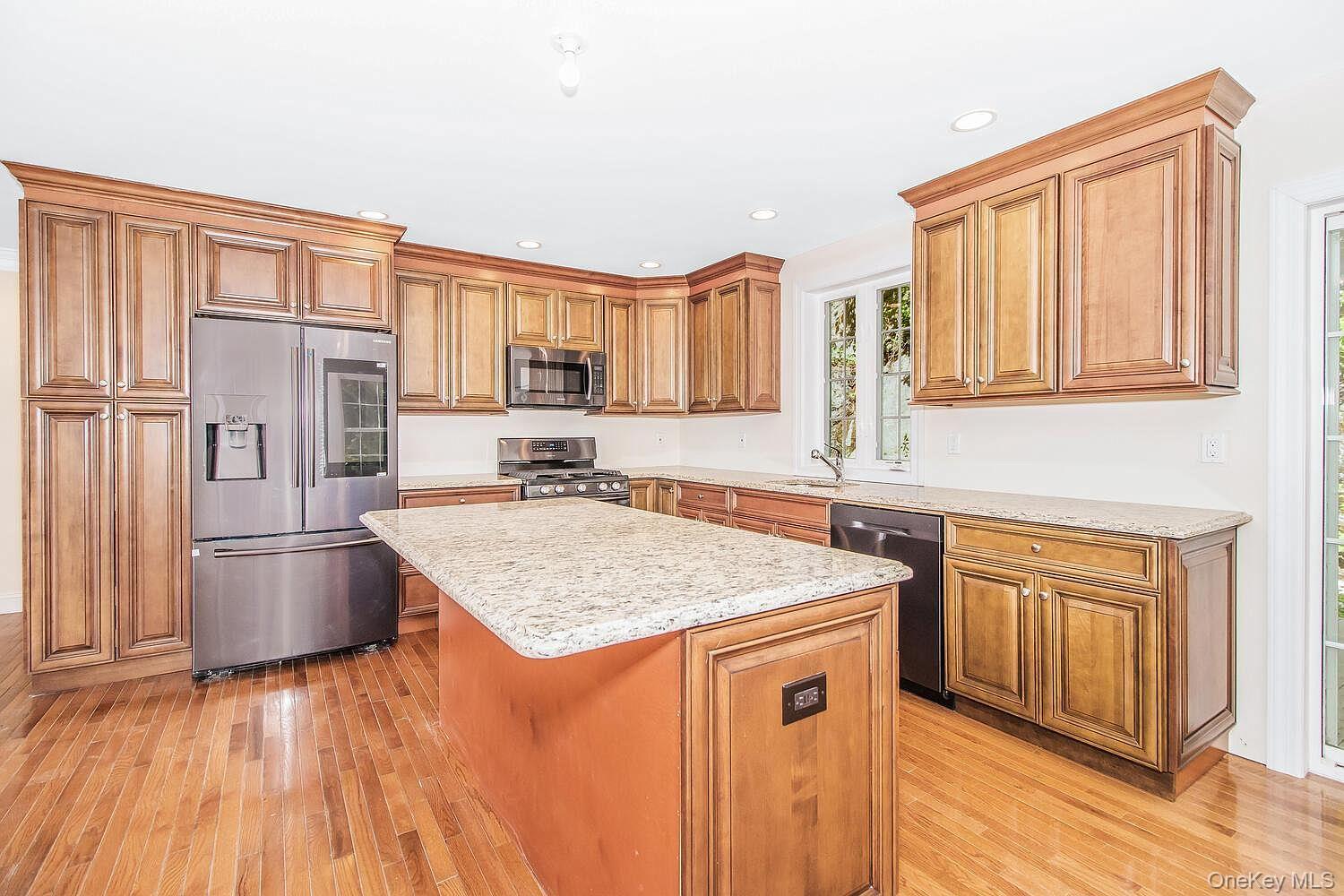 Photo 4 of this property
