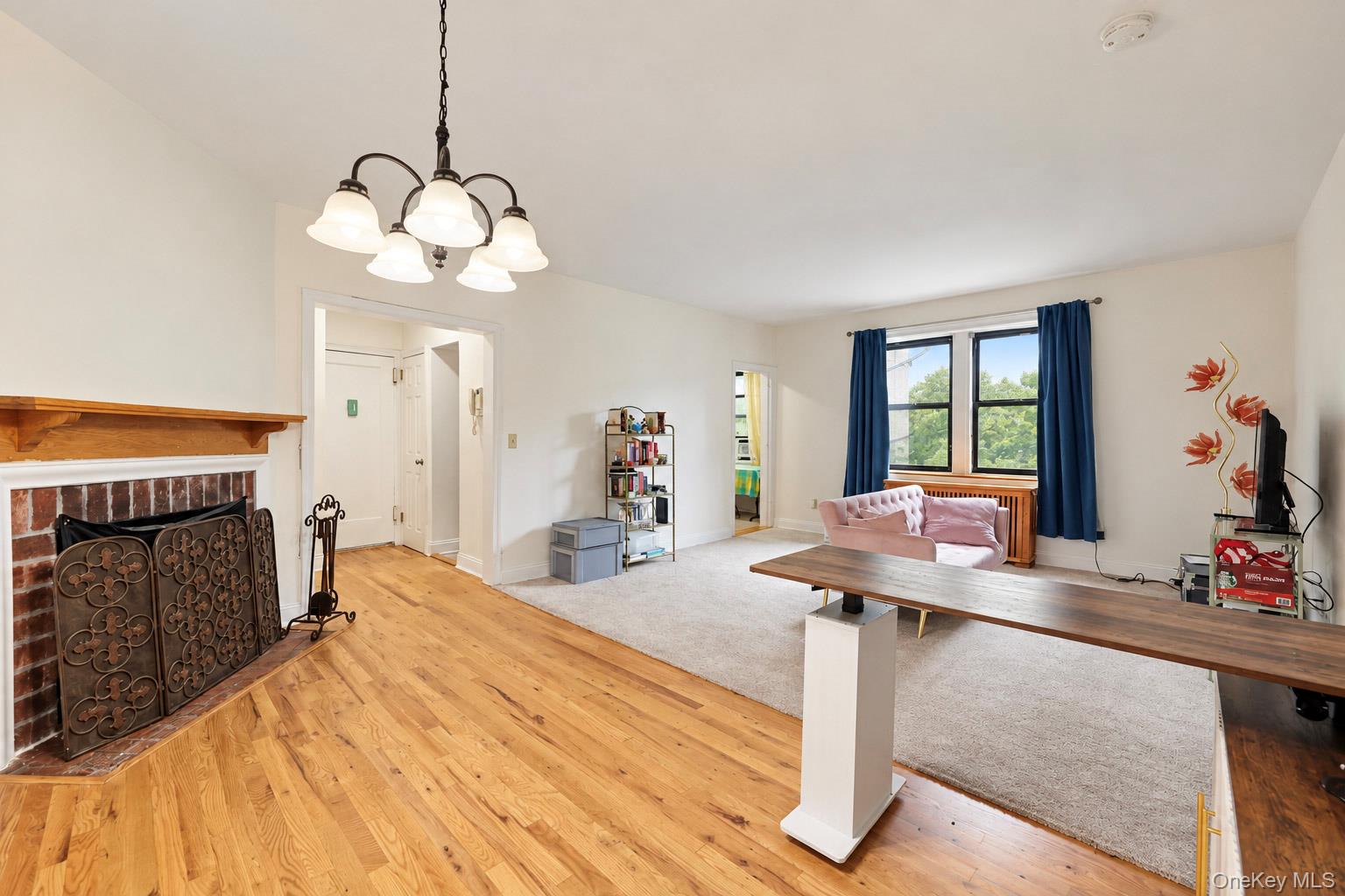 Welcome home to Unit 4K at the highly desirable Country Club Apartment...