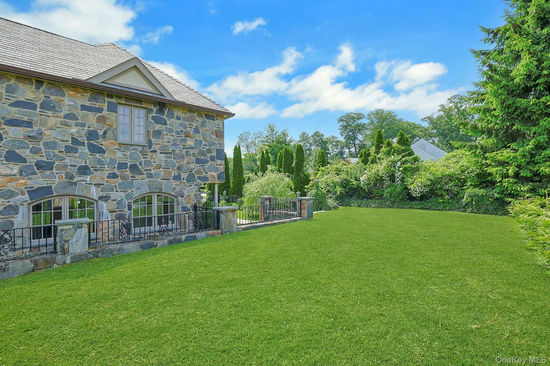 Photo 4 of this property