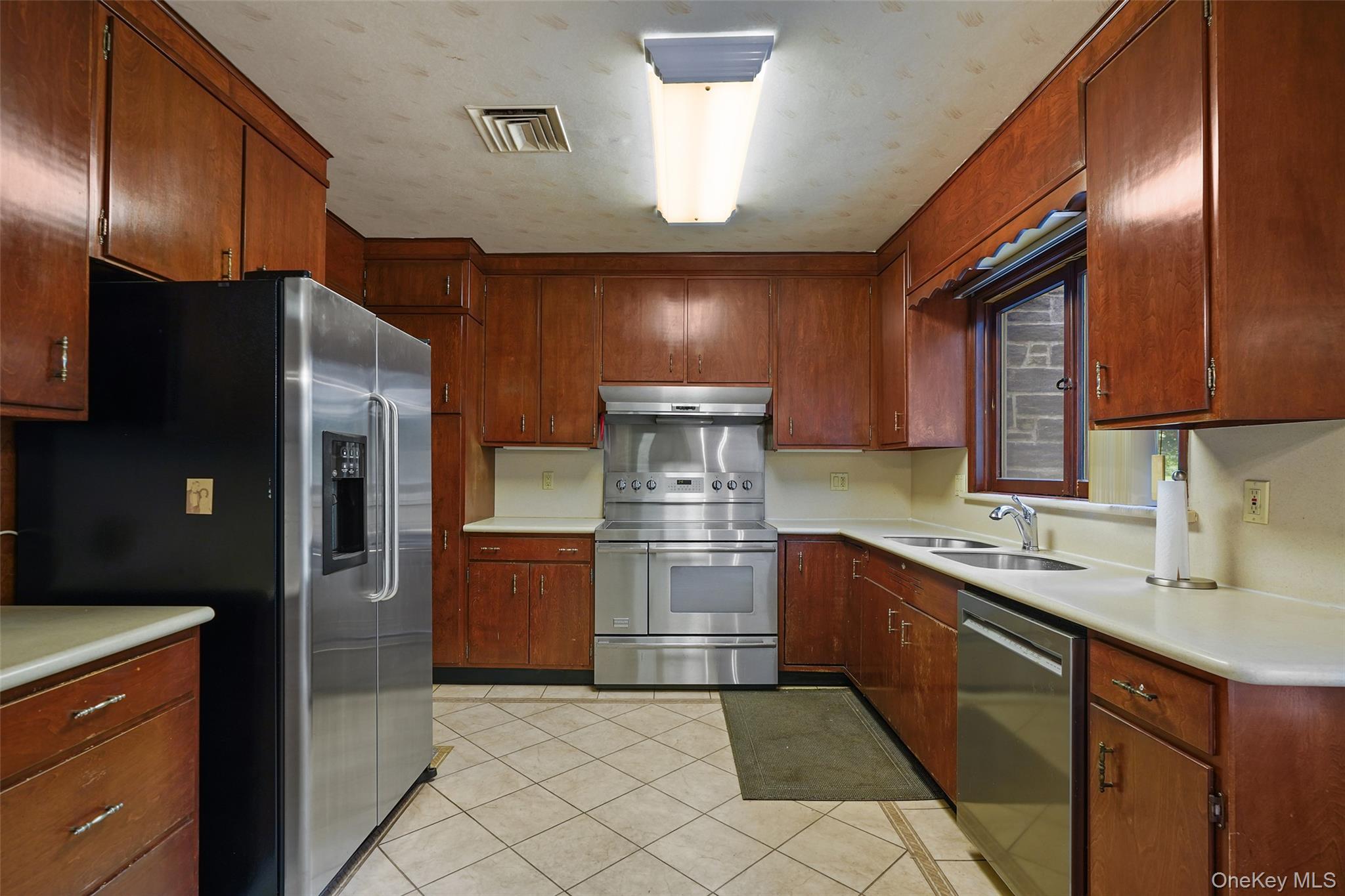 Photo 9 of this property