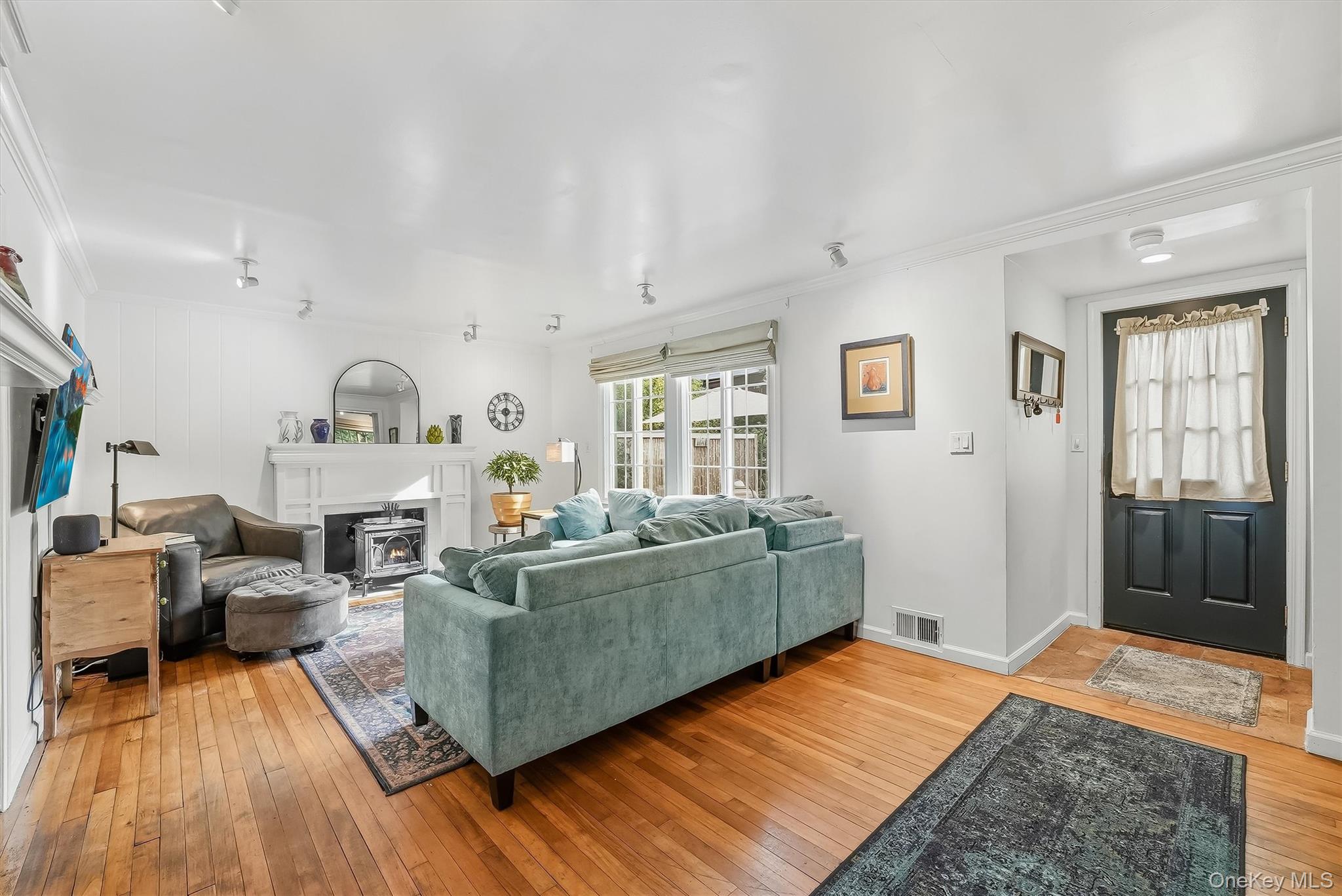 Photo 4 of this property
