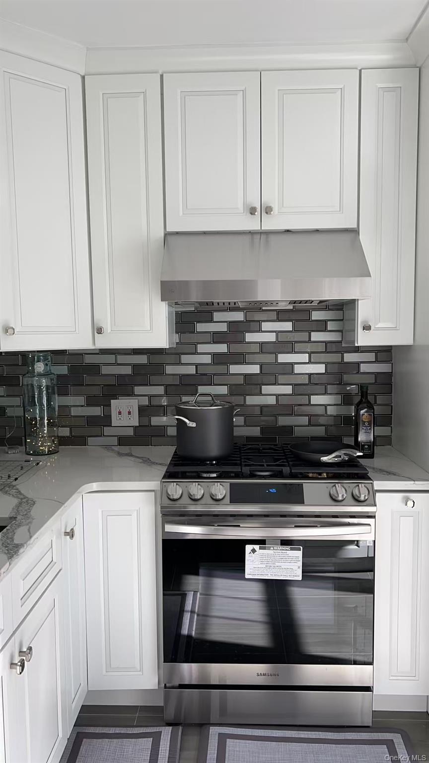 Beautifully renovated home in the desirable Ardsley School District. B...