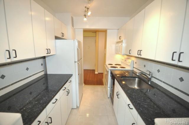 Photo 4 of this property