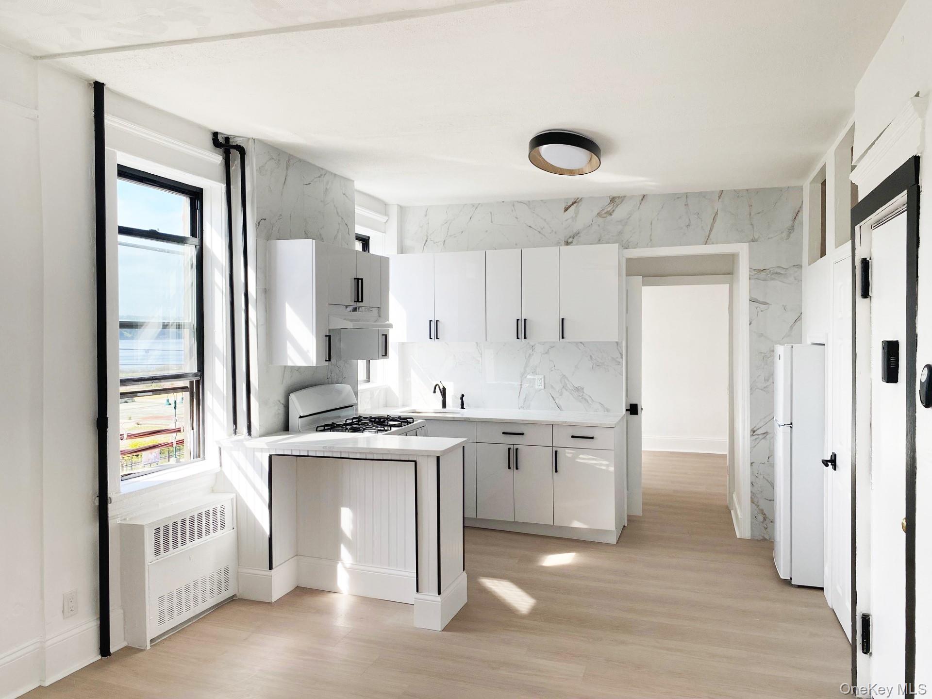 Bright, fully renovated 1 br in Hastings. Sun drenched open liv room/k...