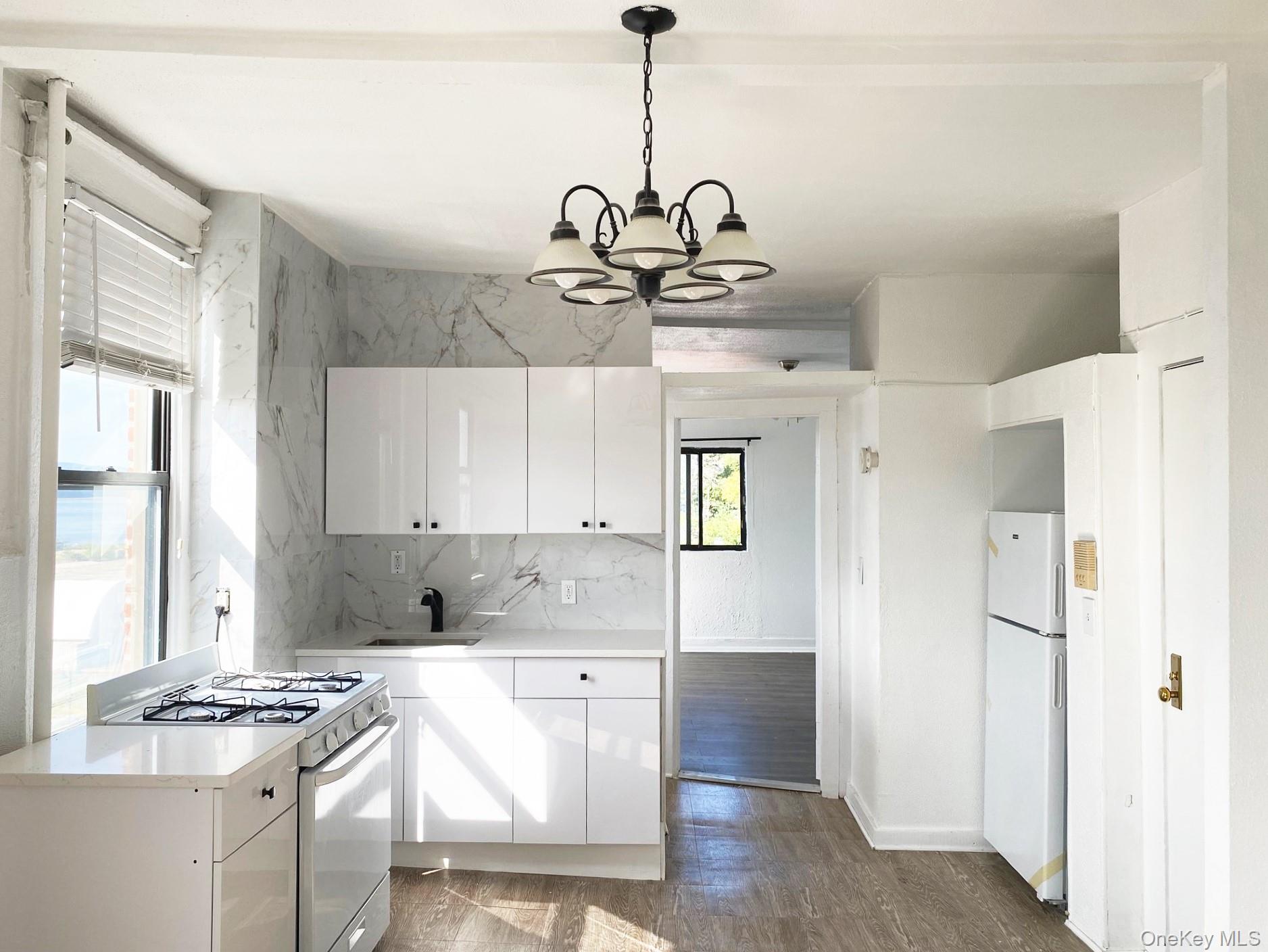 Bright, fully renovated 1 br in Hastings. Sun drenched open liv room/k...