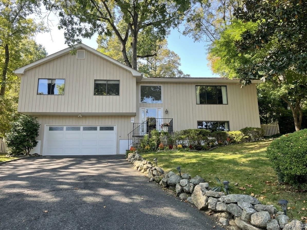 Beechmont Neighborhood Retreat: Perched with peaceful fall and winter...