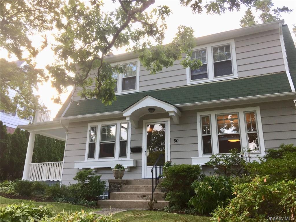 Charming 3 bedroom colonial close to Murray Ave School, Larchmont trai...