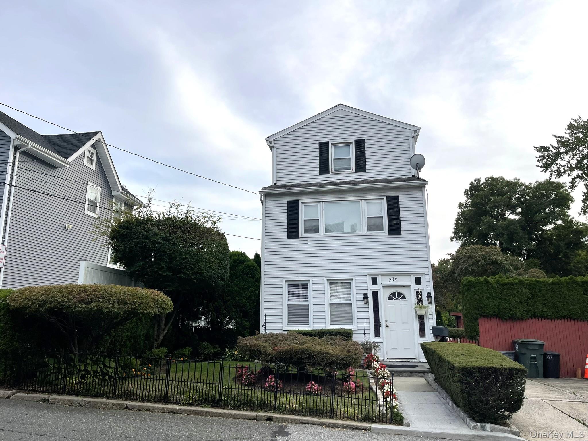 Port Chester commuters dream, this cozy unit is located on the first f...