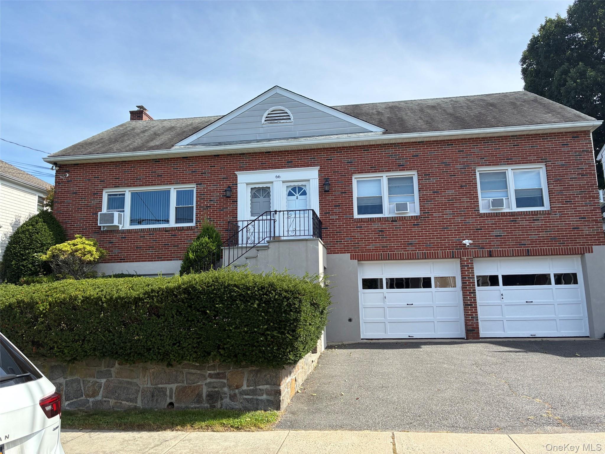 Charming  2-bedrooms,1 Bath apartment with office, situated on second...