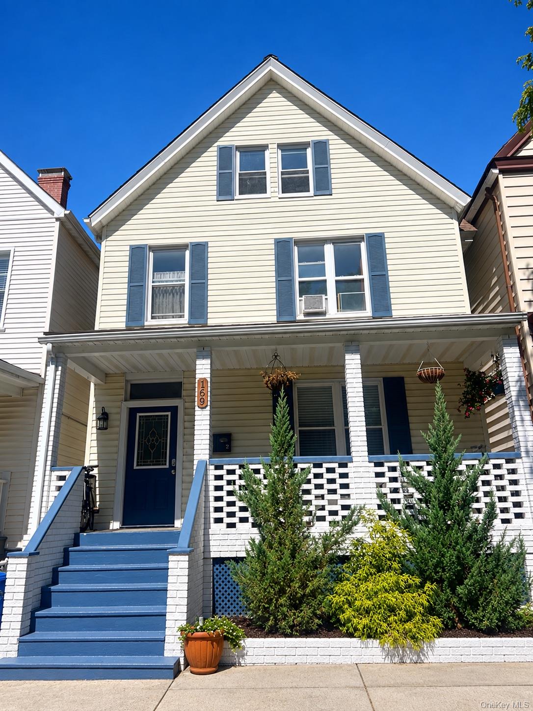 Prettiest Spot in Sleepy Hollow! Stunning 3-Bedroom/1.5 Bath Duplex on...