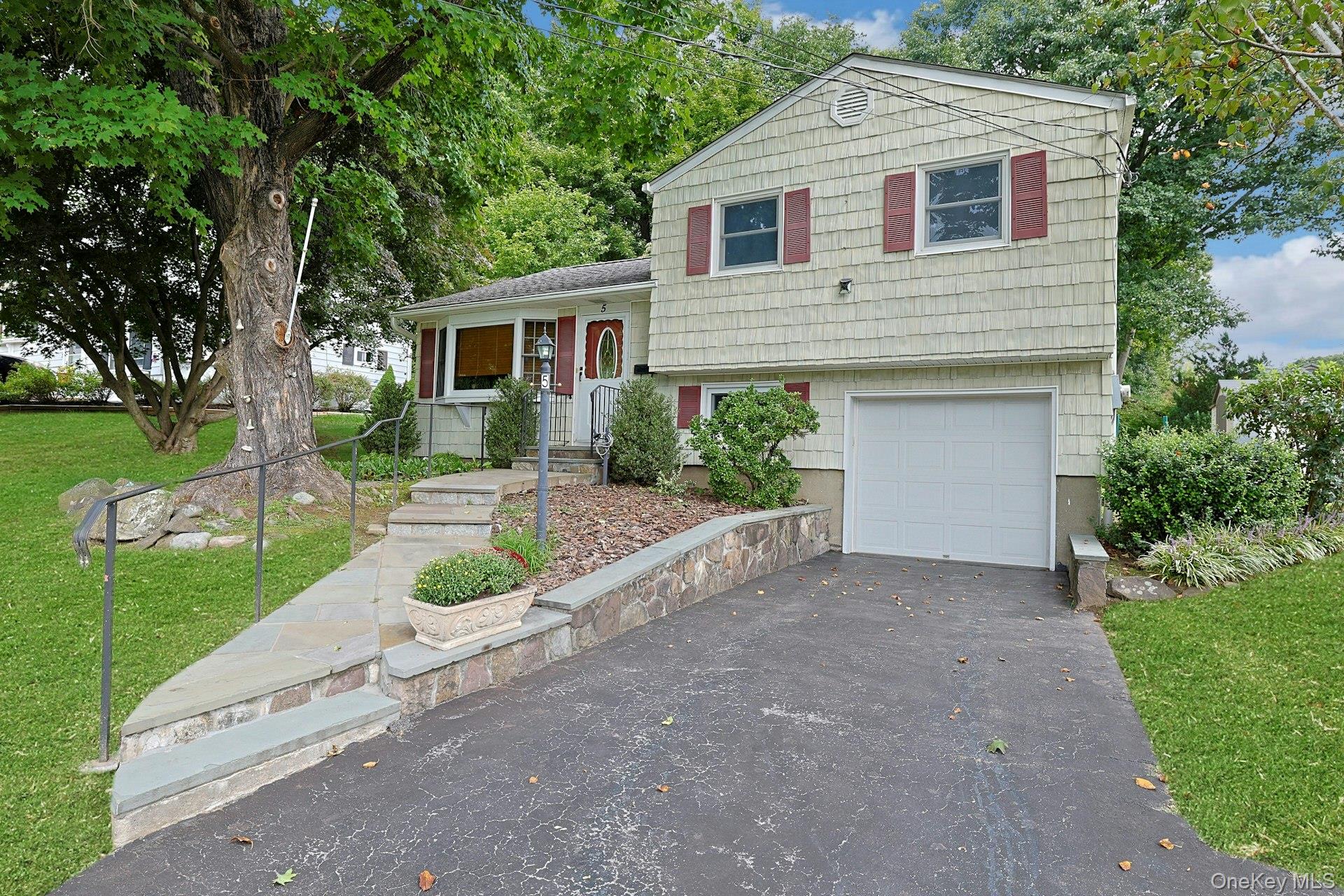 Photo 4 of this property