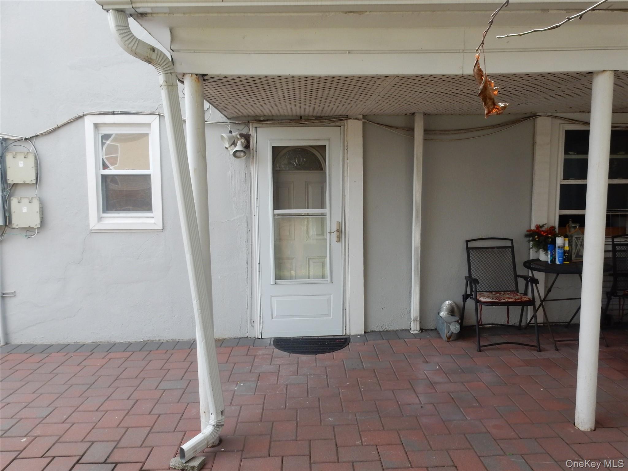 Nice & Cozy 2 bedrooms on 1st Floor of quiet dwelling welcomes you. Wa...