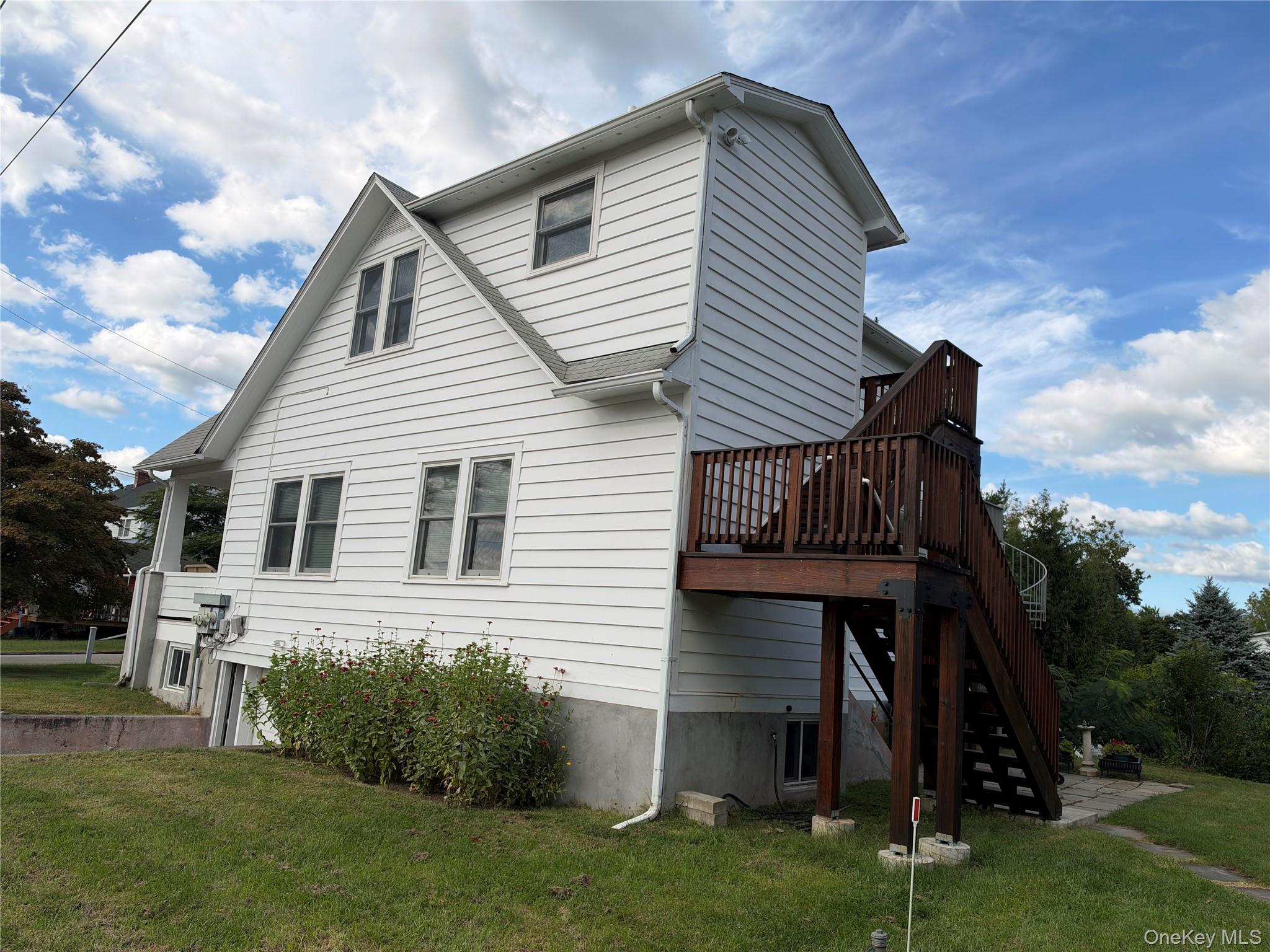 Bright and sunny 1 BR second floor furnished apartment, open kitchen/d...