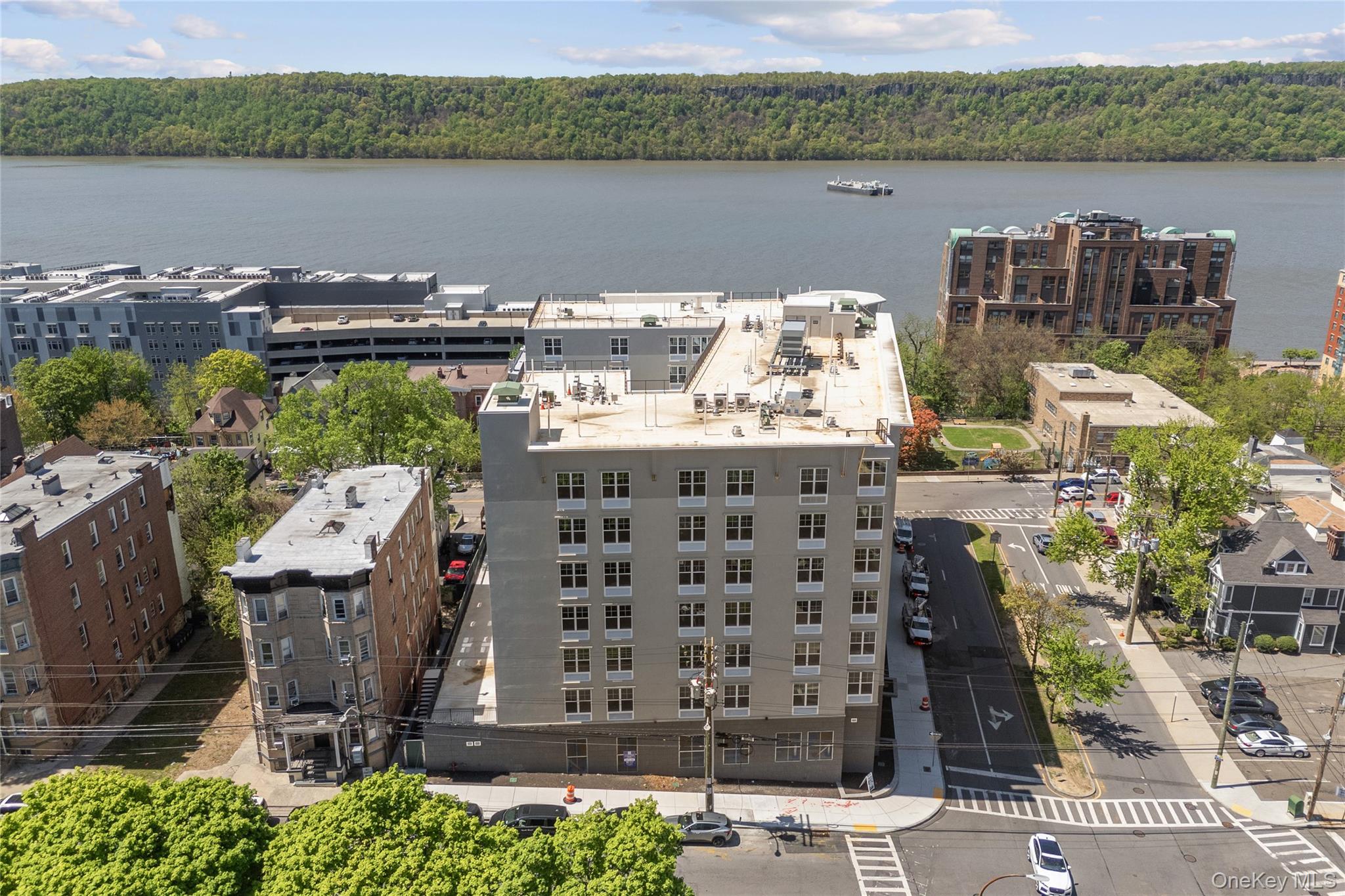 Designed for contemporary lifestyles, Regency on Hudson offers a warm...