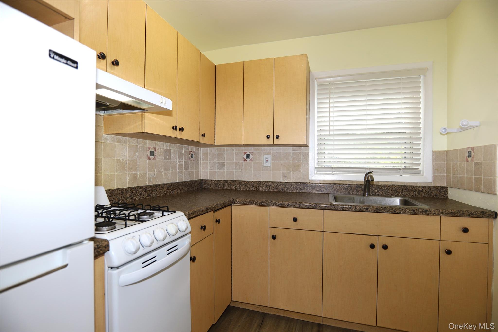 Move right into this spacious quiet first floor one bedroom apartment....