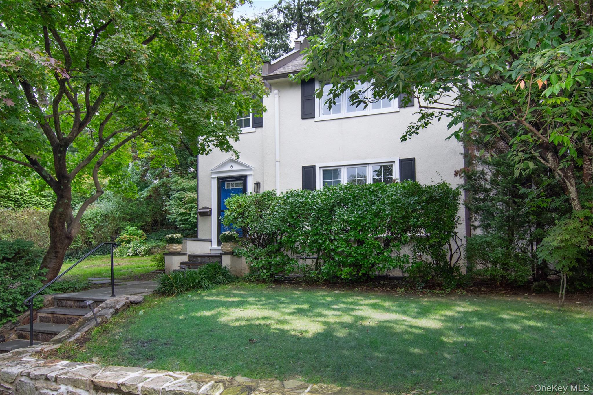 This charming townhouse, tucked at the end of the quiet Beverly Road c...