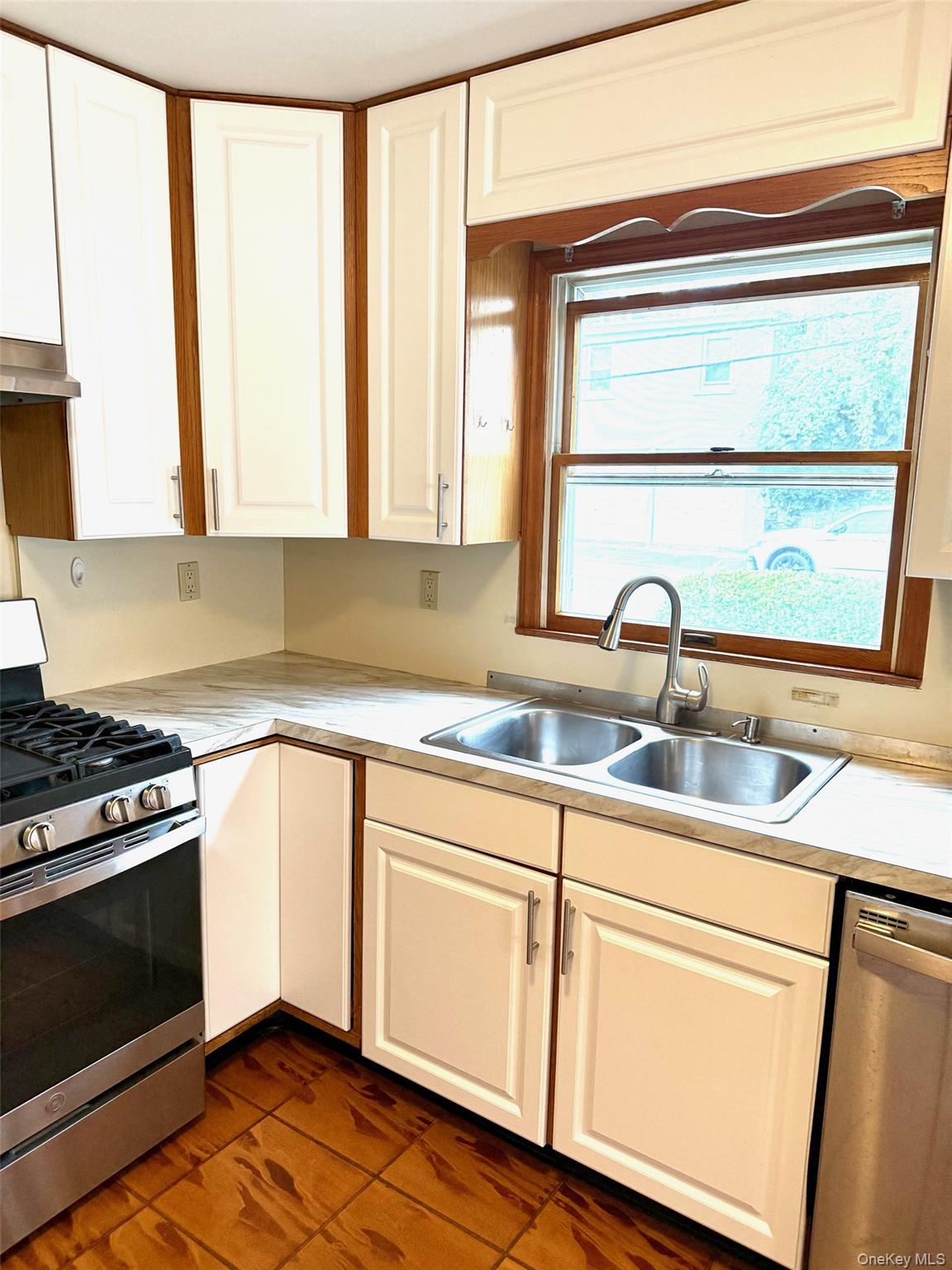 Photo 4 of this property