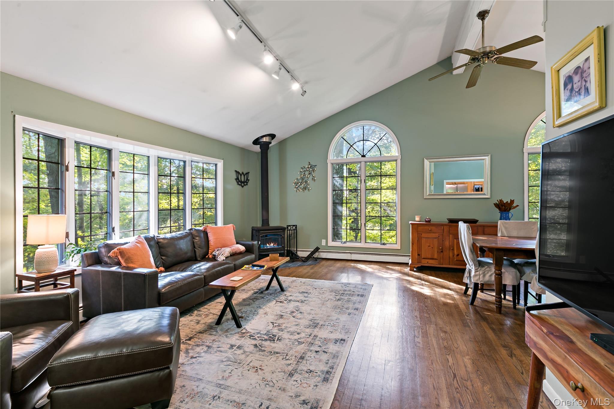 Photo 4 of this property