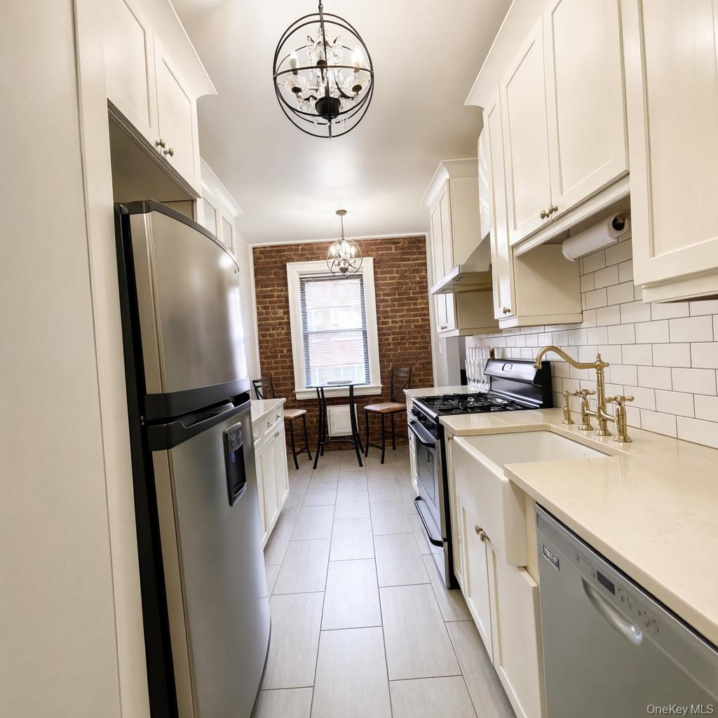 Photo 4 of this property