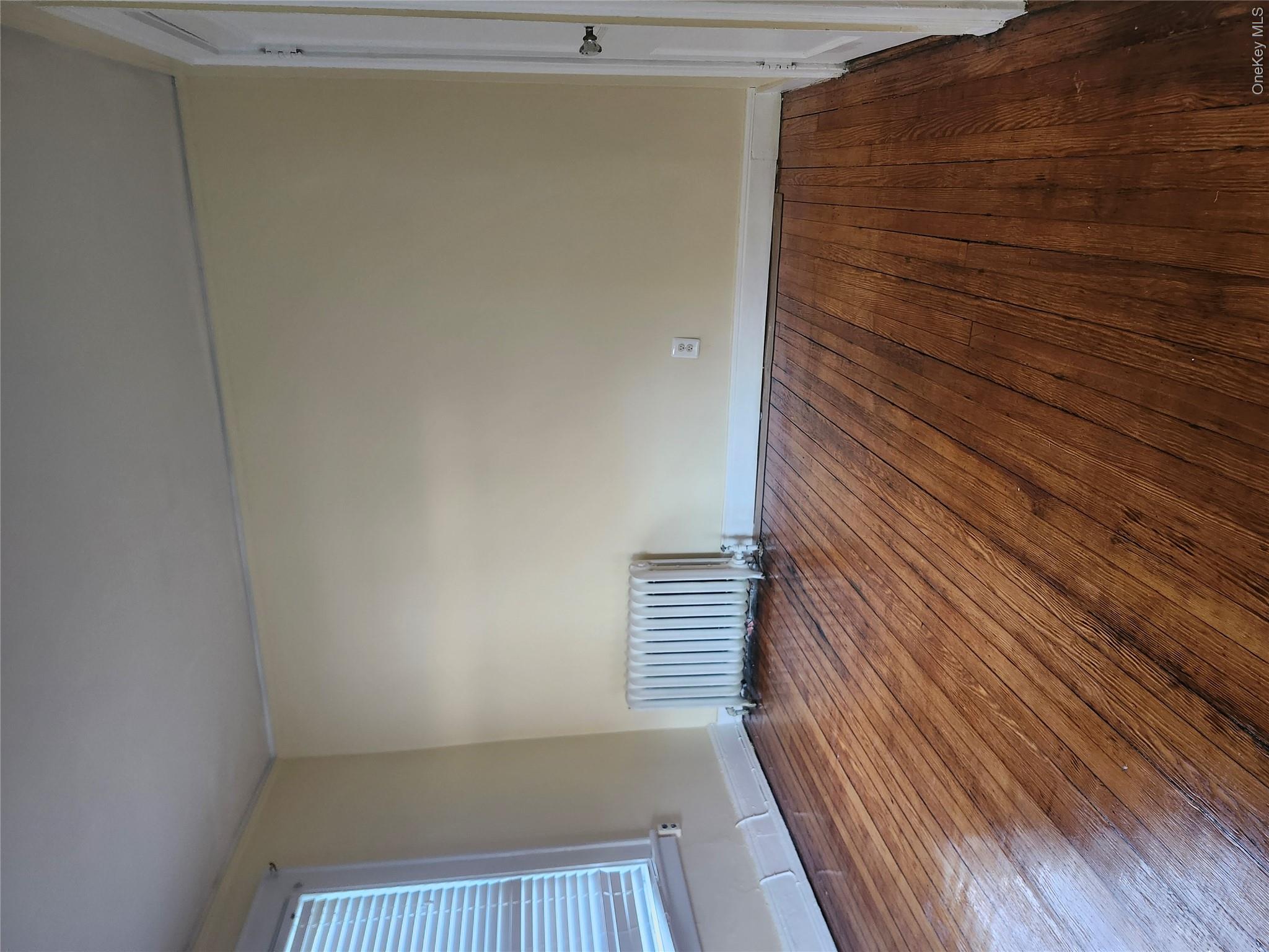 Beautiful and spacious!
Take a look at this renovated 2 Beds 1 bath ap...