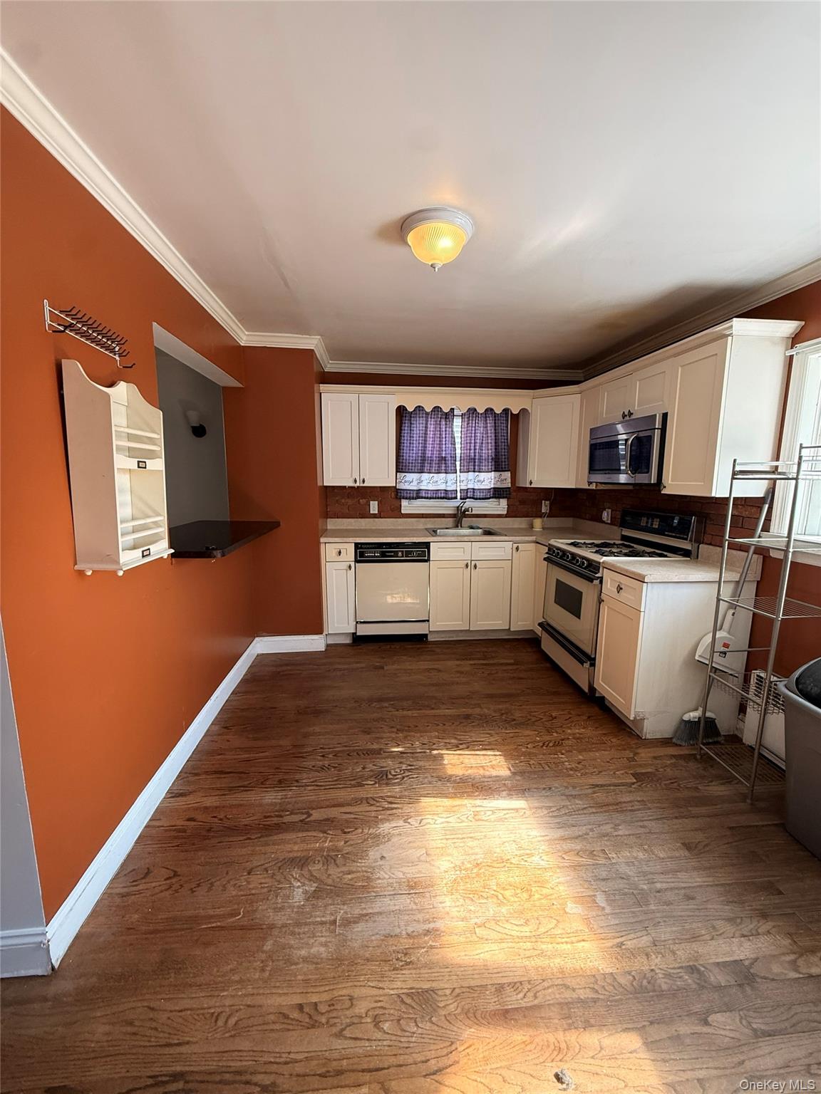 Photo 4 of this property