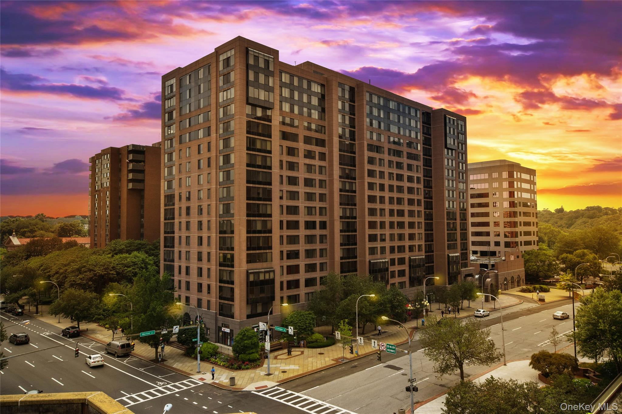 Enjoy living in The Seasons - one of White Plains most sought after lu...