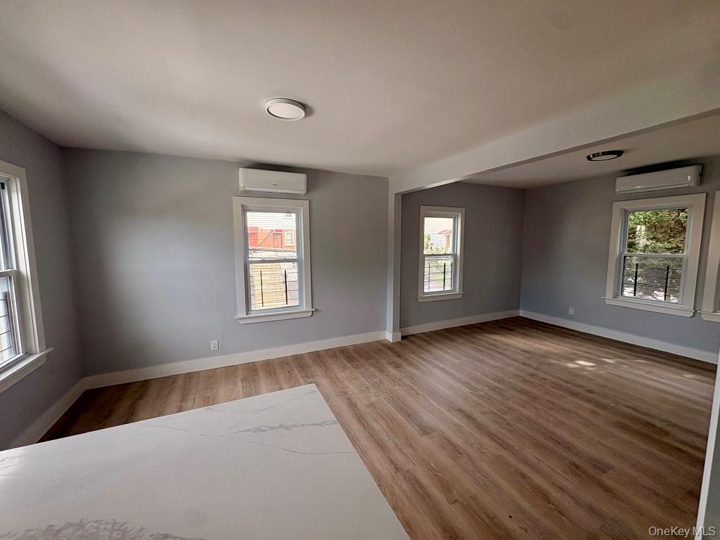 3-Bedroom Apartment Available in October!

 Large 3-bedroom apartment...