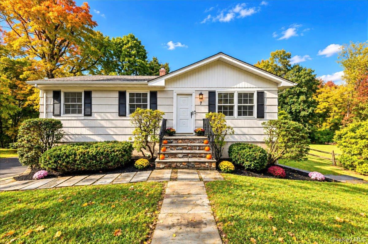 Enjoy beautiful Hudson River views from the spacious deck of this move...