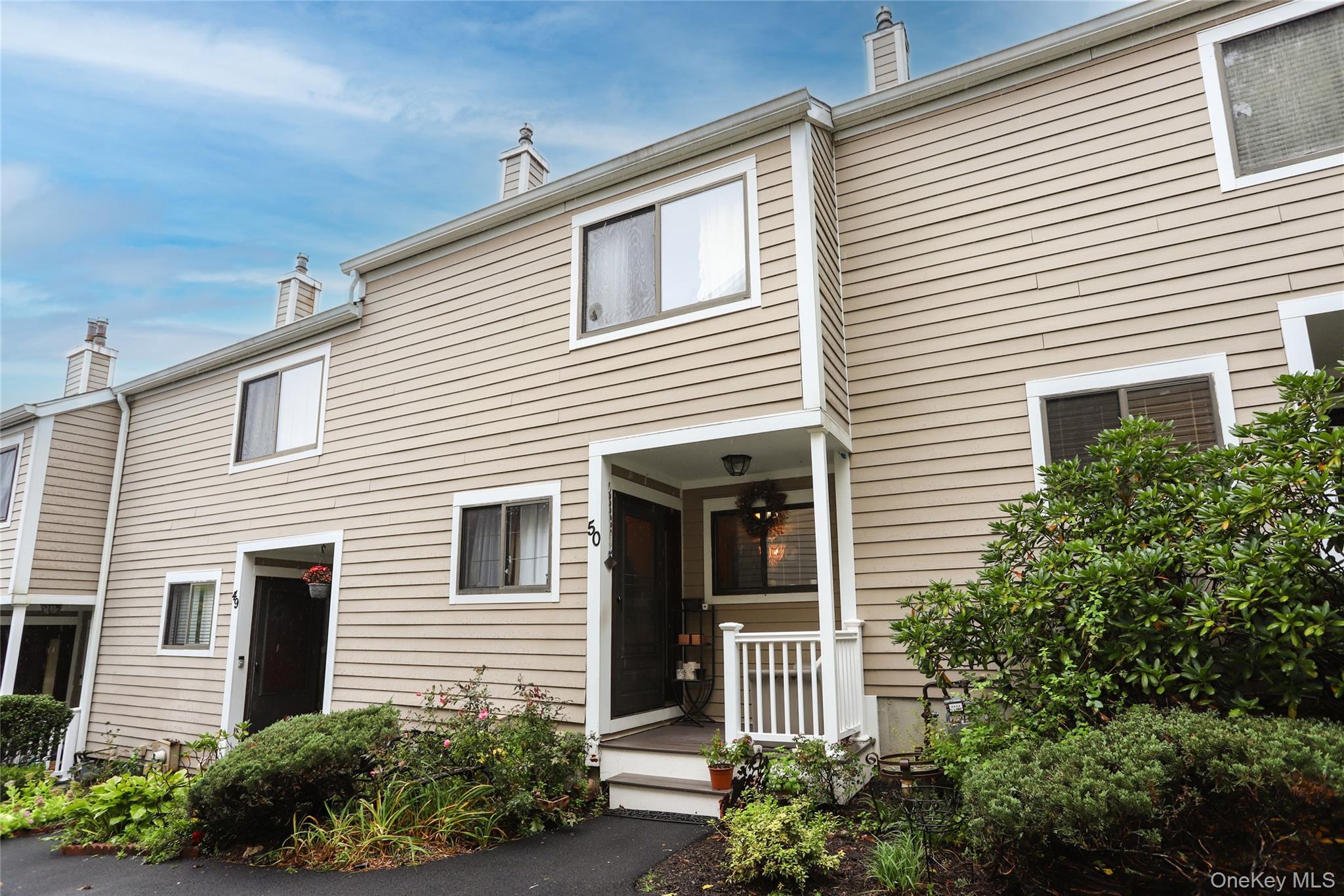 Beautiful 2 Bedroom 2.5 Bathroom townhome located in the lovely Brooks...