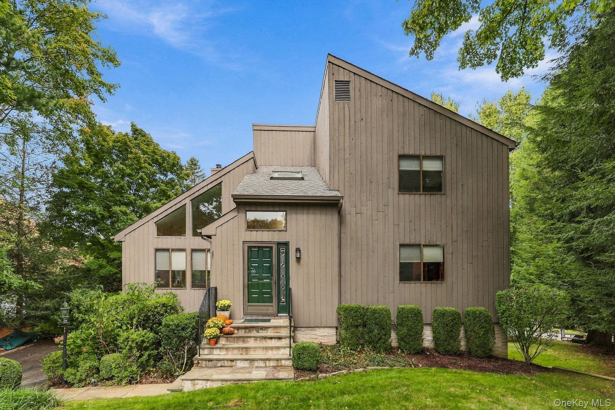 Welcome to viewing this wonderful Colonial/Contemporary home located i...