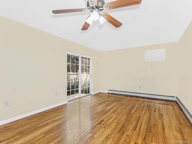 Beautifully maitained 3 bedroom 2.5 bath duplex.  Unit features a fire...