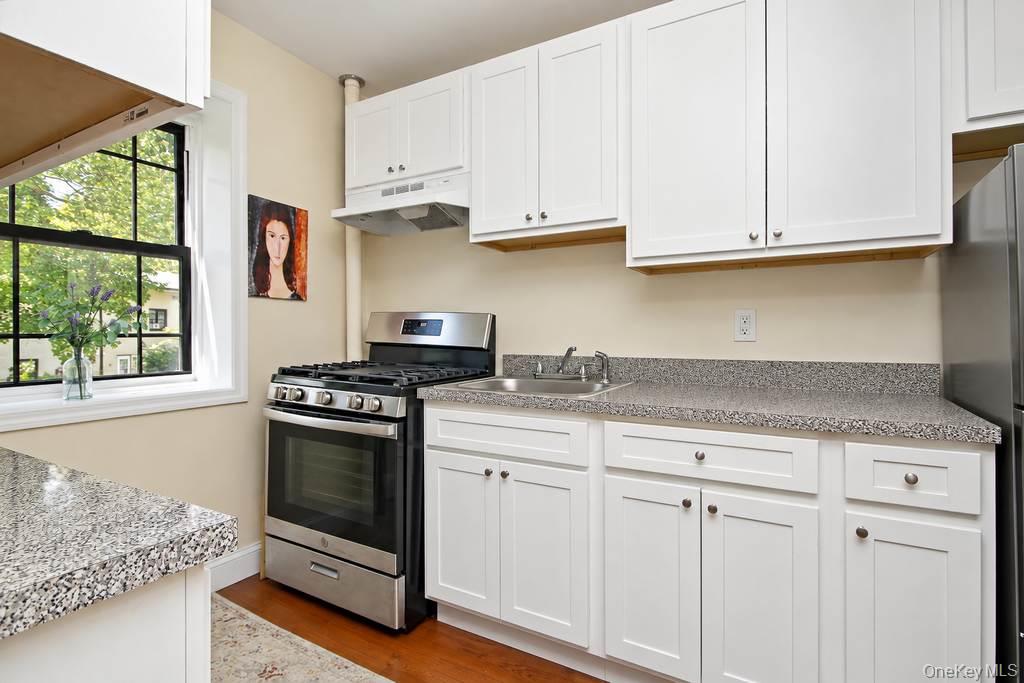 Welcome to 12 Field End Lane, Apt 2L, a two-level duplex home in the h...