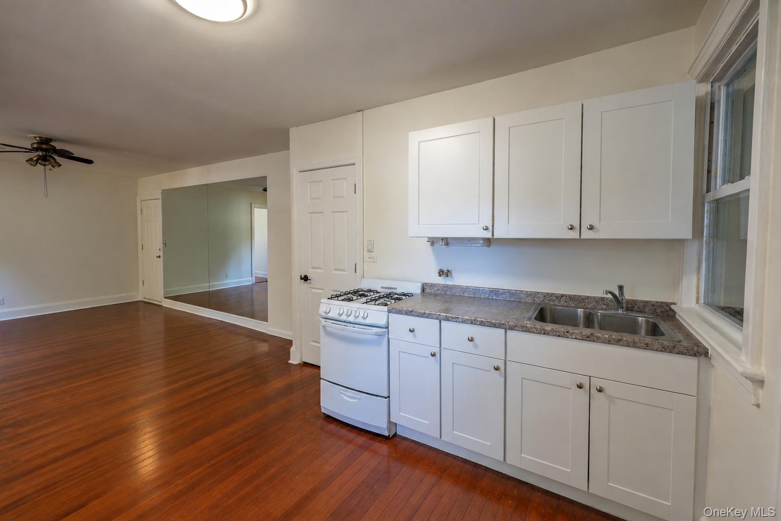 Photo 4 of this property