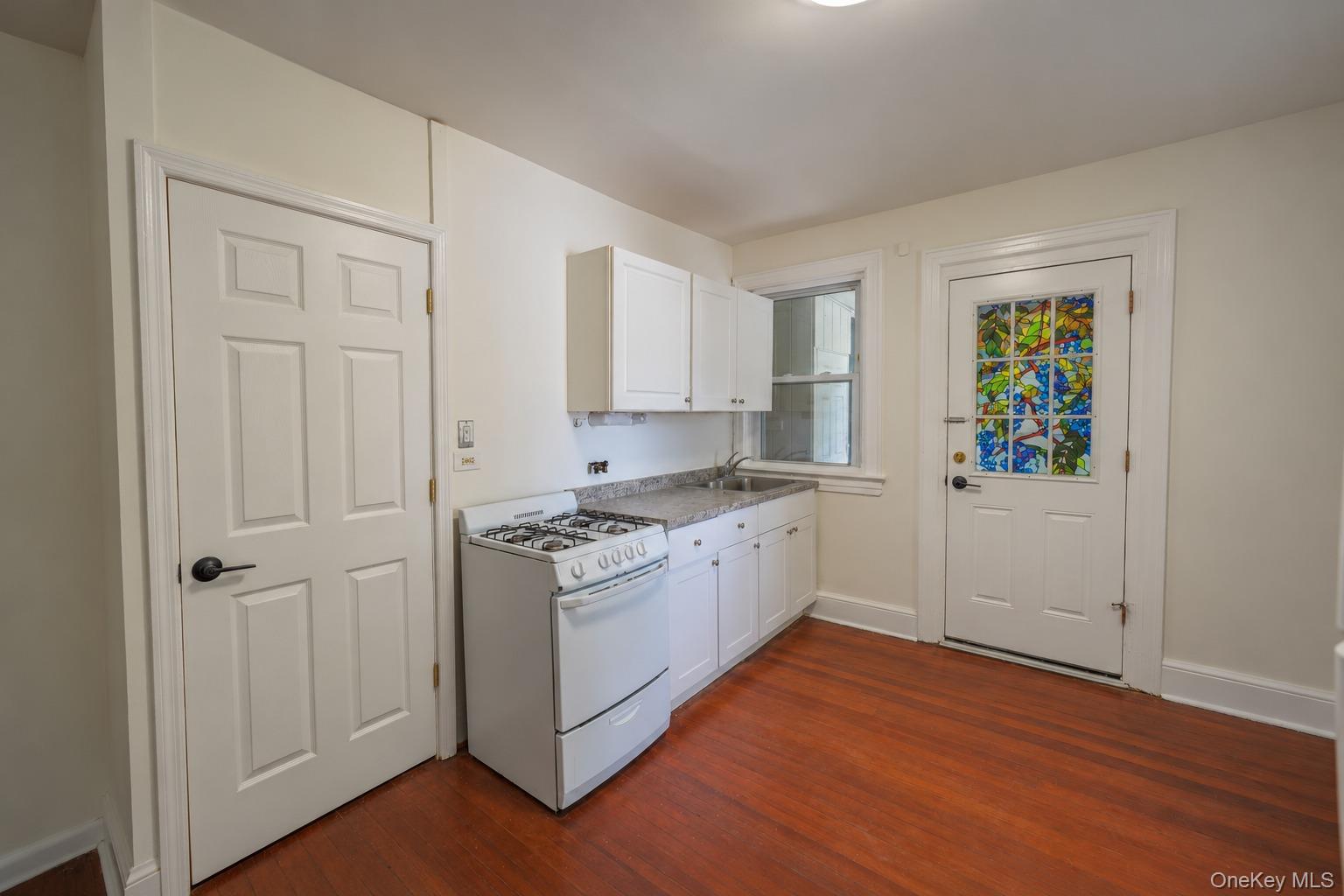 Welcome to 364 Ashford Avenue in Dobbs Ferry! This ground-floor apartm...