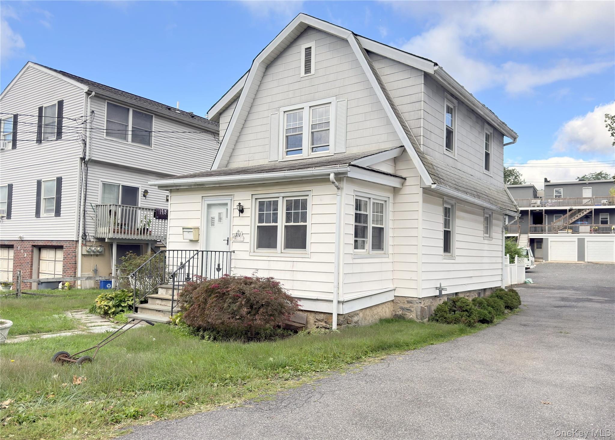 Located in sought-after Orienta, this charming 2-bedroom, 1.5-bath bun...
