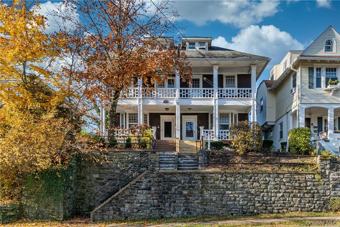 Move into this home which has been completely renovated in 2020. Featu...