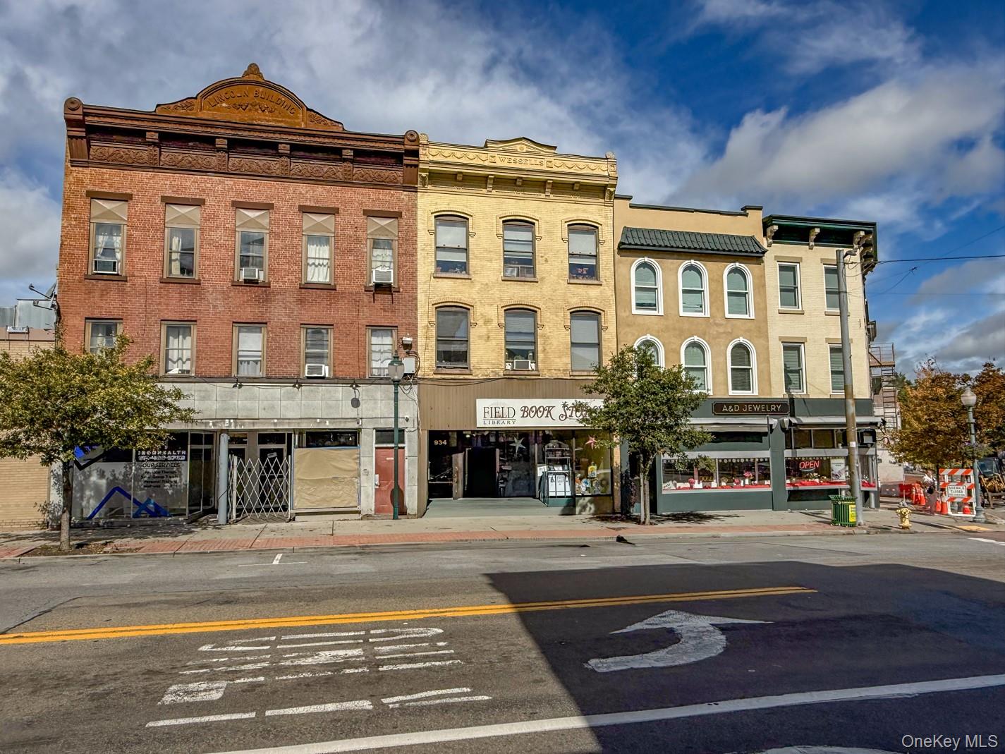 Spacious and beautifully updated one-bedroom apartment in the heart of...