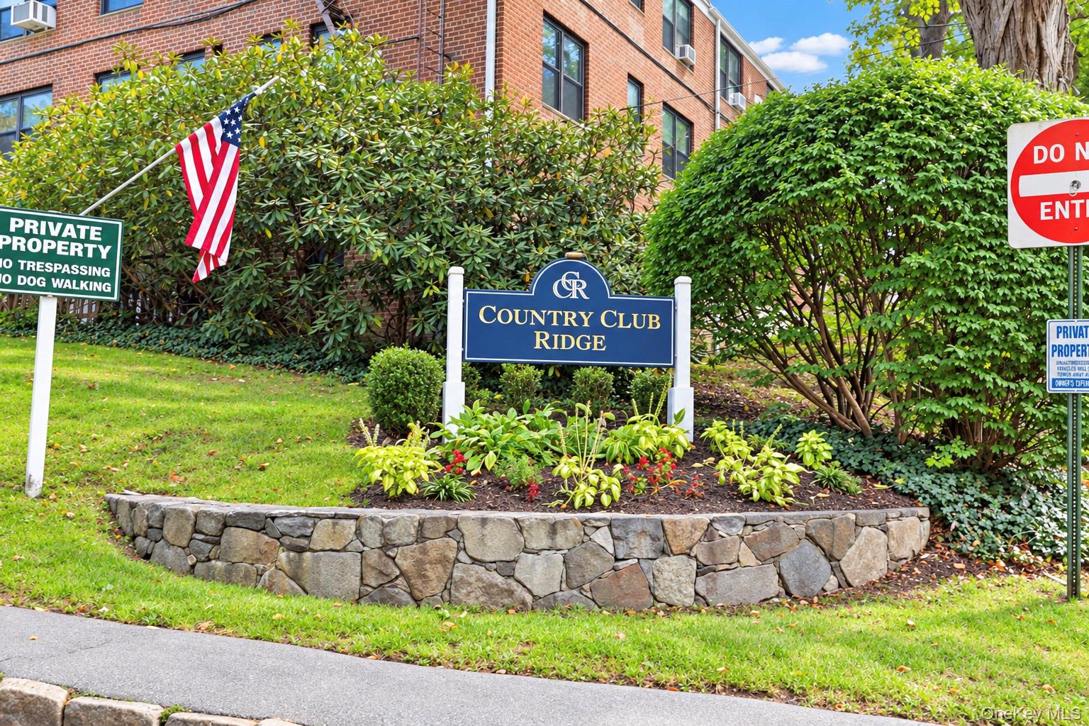 Welcome to this bright and spacious Garden style Jr. 4 co-op on East H...