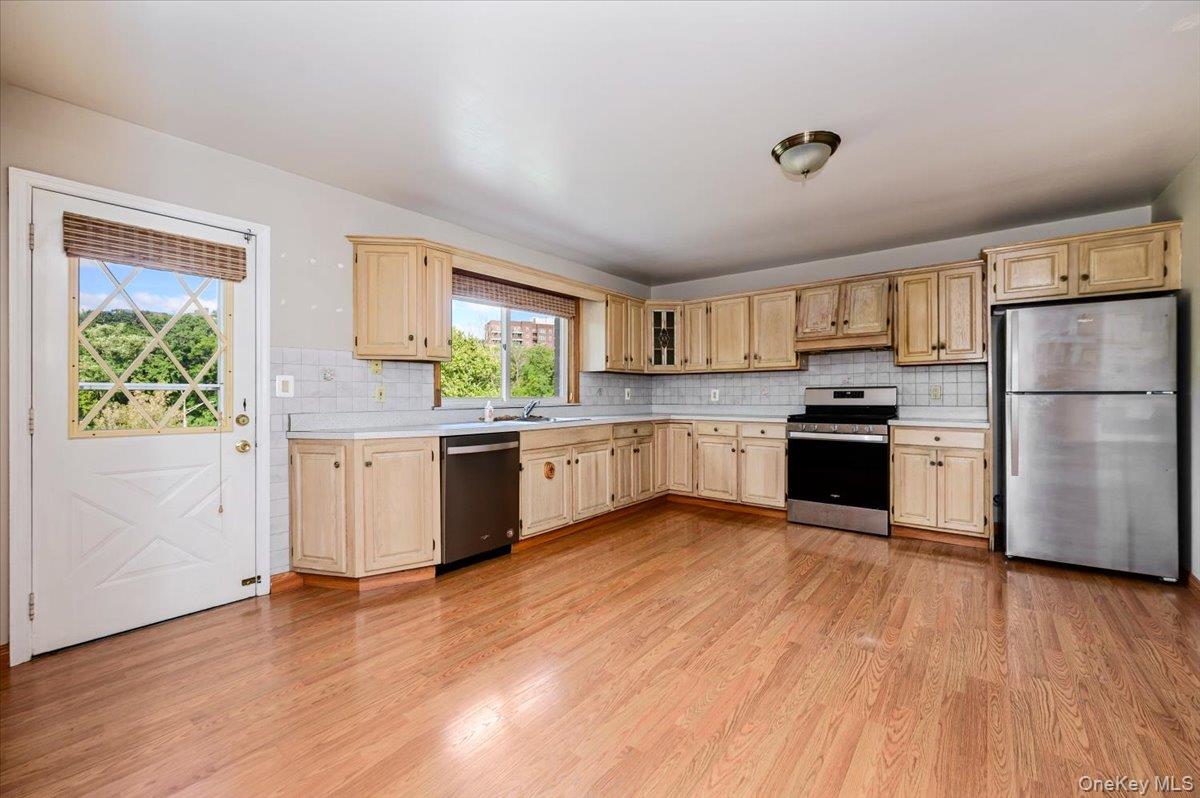 Photo 4 of this property
