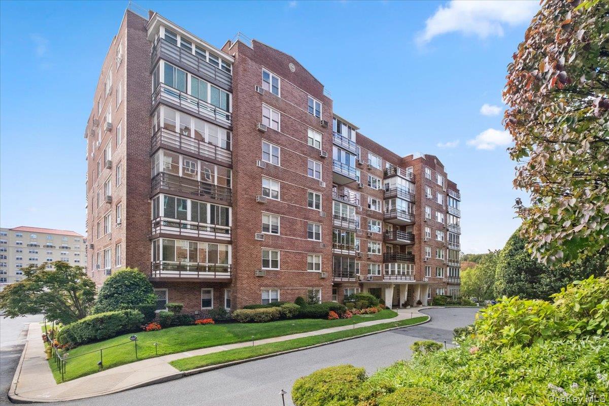 SENSATIONAL RENOVATED 2 BED, 2 BATH PENTHOUSE. Sun-drenched with South...