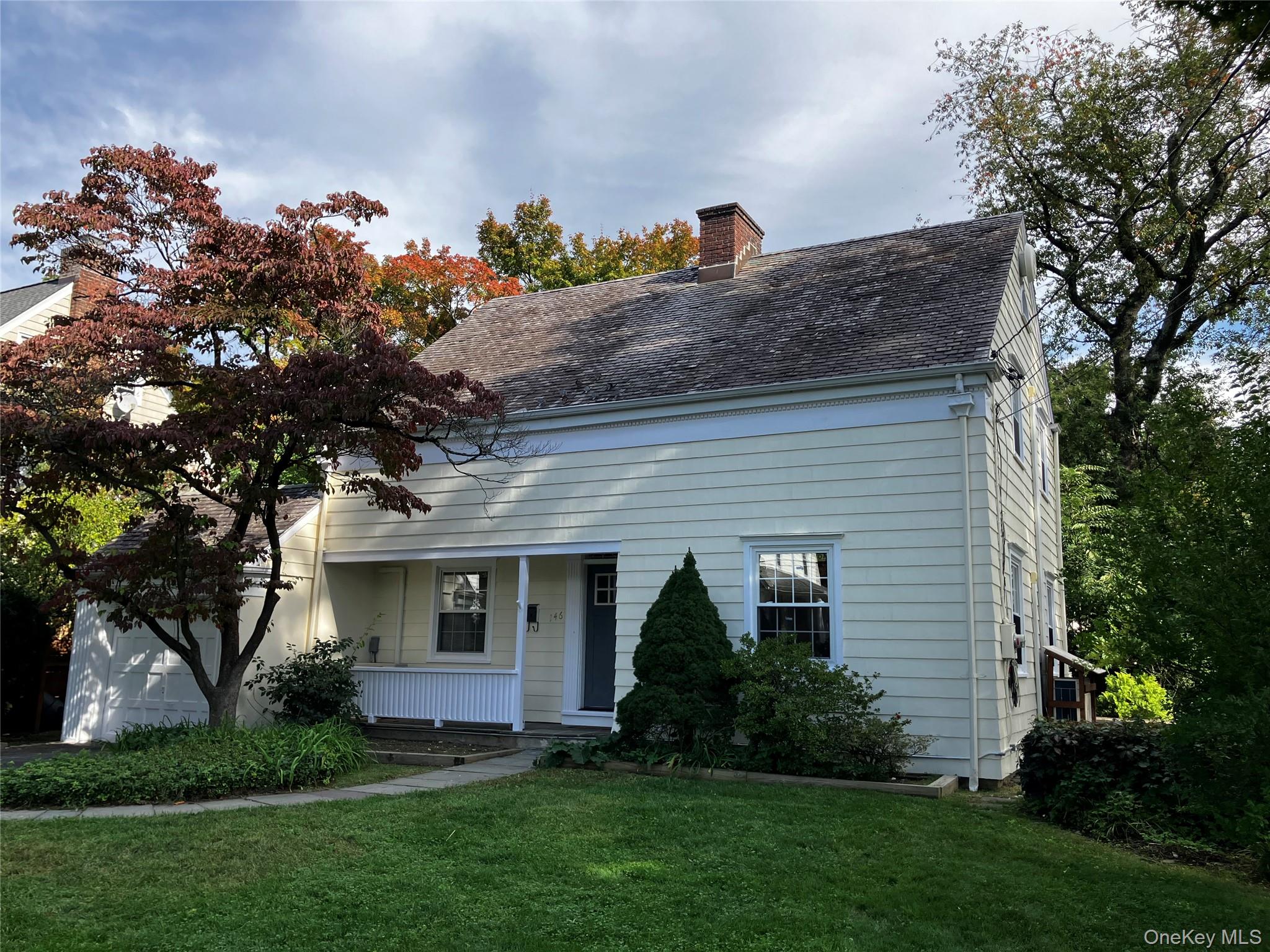 Come and see this cheerful turnkey  home in a super convenient locatio...