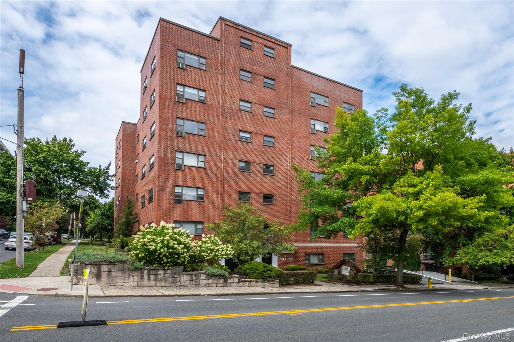 Bright spacious studio featuring dressing room and multiple closets. D...
