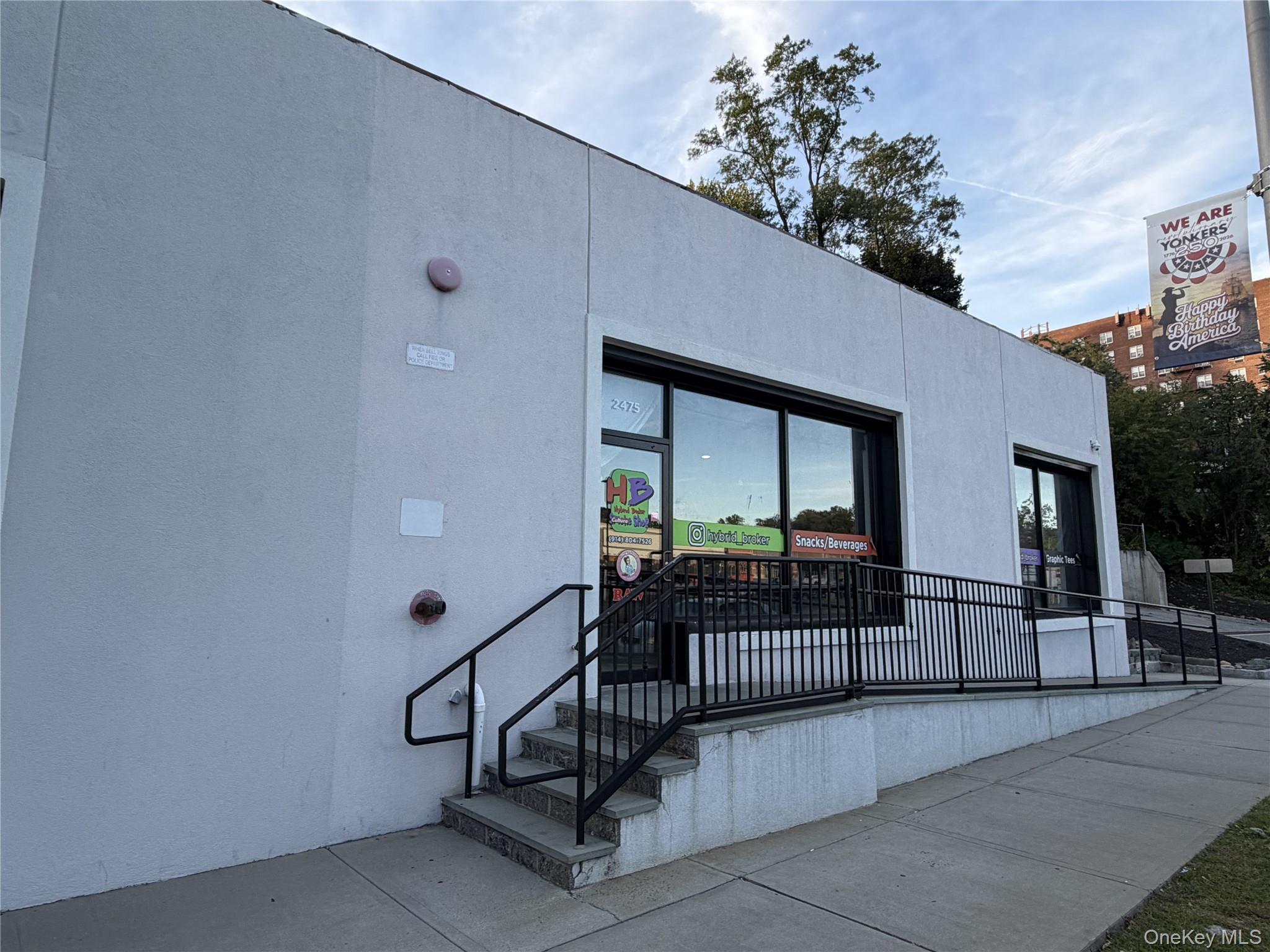 Excellent opportunity to lease a well-positioned commercial space alon...