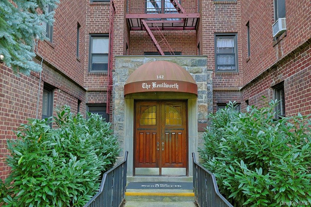 Welcome to this fully renovated bright and spacious 1-bedroom, 1-bath...